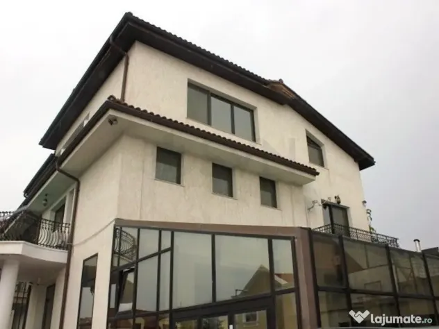 Vila Erou Iancu Nicolae cu Piscina interioara