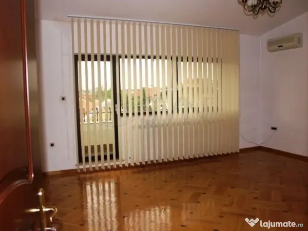 Vila Erou Iancu Nicolae cu Piscina interioara
