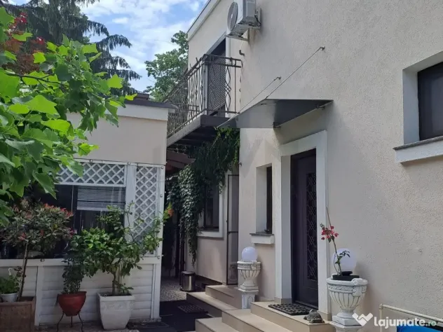Vila Vatra Luminoasa 5 Camere