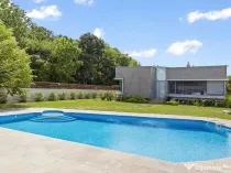 Vila cu piscina l acces in padure l gradina