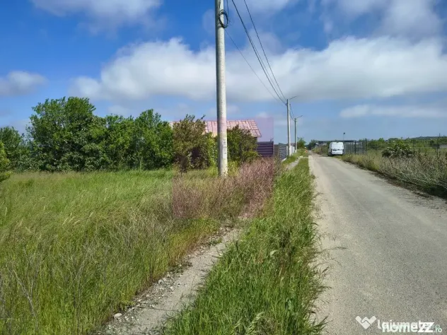 Teren ușor accesibil pentru casă la asfalt cu utilități