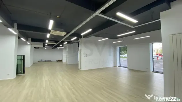 Spatiu Comercial Cortina Academy