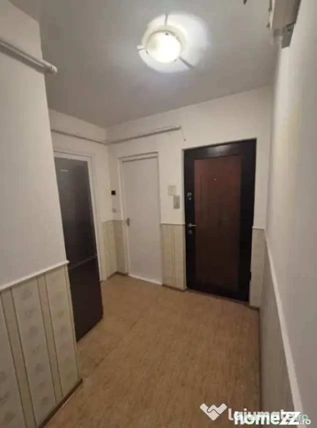 Apartament 2 camere, decomandat - zona Grivitei.