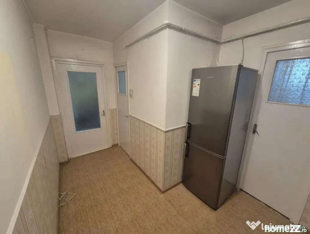 Apartament 2 camere, decomandat - zona Grivitei.