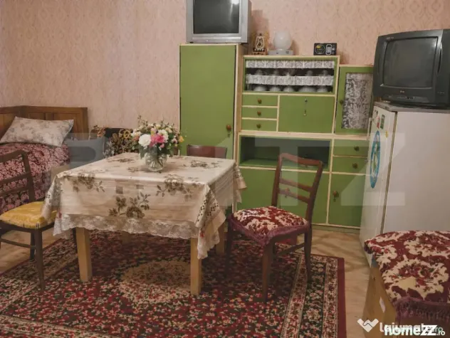 Casa de vanzare cu 2 camere, 74 mp, zona Medisu Aurit Satu M