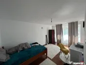 Garsoniera de etaj 3, zona Ceasul Rau 