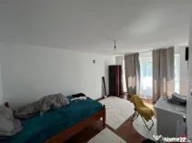 Garsoniera de etaj 3, zona Ceasul Rau