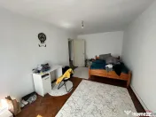 Garsoniera de etaj 3, zona Ceasul Rau 