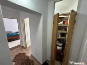 Garsoniera de etaj 3, zona Ceasul Rau 