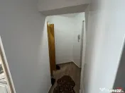 Garsoniera de etaj 3, zona Ceasul Rau 