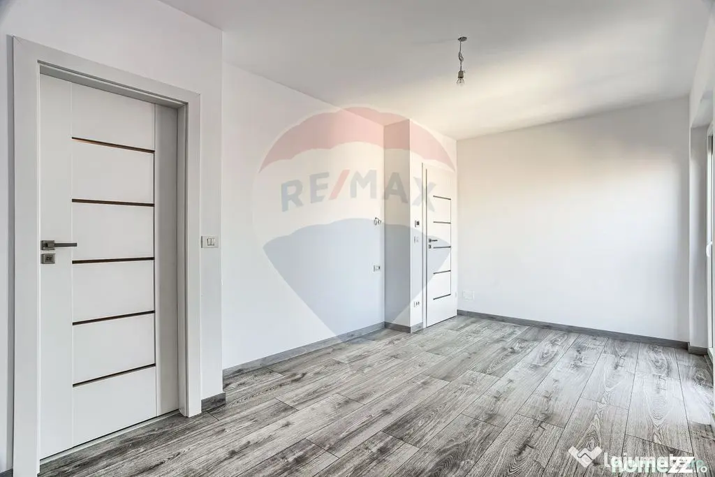 Apartament 3 camere COMPLEX ADORA PARK cu loc de parcare