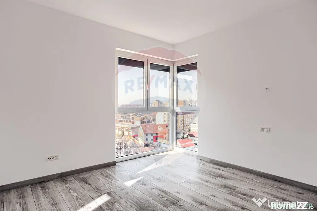 Apartament 3 camere COMPLEX ADORA PARK cu loc de parcare
