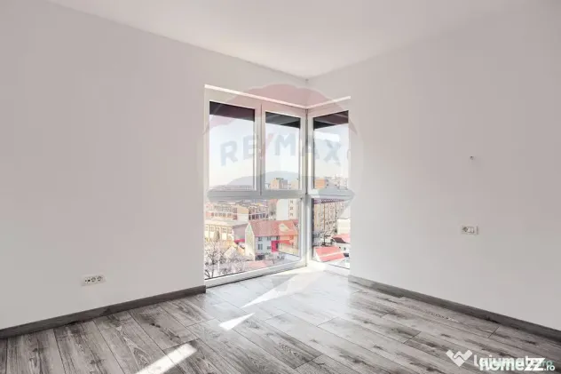 Apartament 3 camere COMPLEX ADORA PARK cu loc de parcare