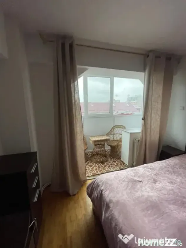 Apartament Cu 3 Camere Decomandate Zona George Enescu
