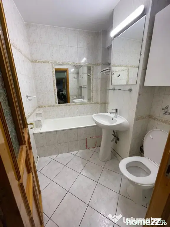 Apartament Cu 3 Camere Decomandate Zona George Enescu