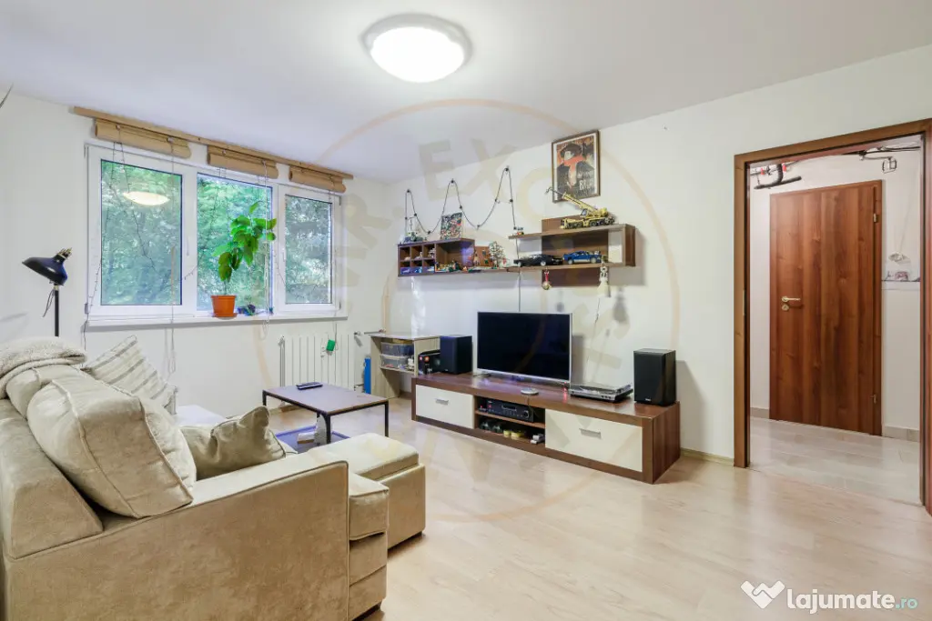 3 camere etaj 1 din 4 Parcul Moghioros