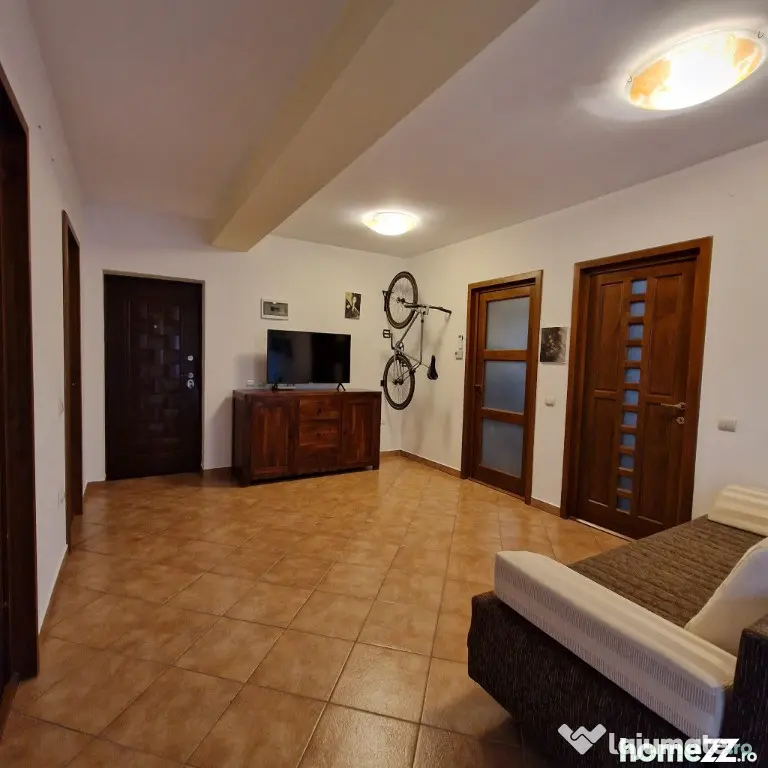 Apartament et.2, parcare privata, bucatarie separata Floresti