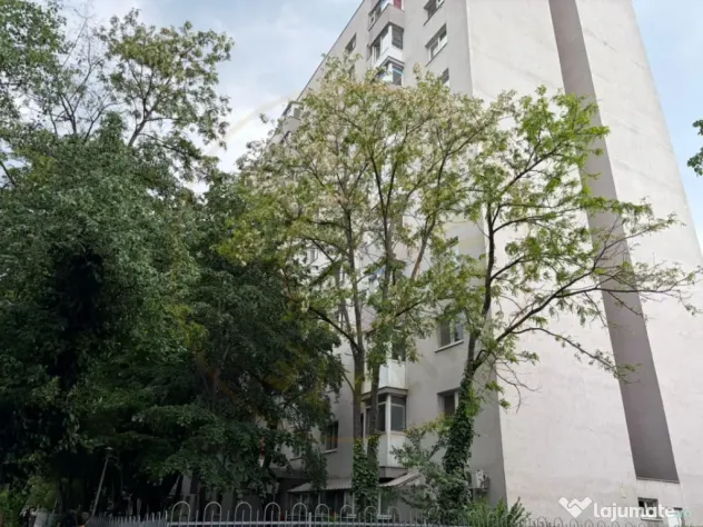 2 camere decomandat | Renovat | Loc de parcare inclus – C