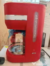 Cafetiera nouă. 