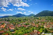 Casa sub aripa padurii, 1.750 teren roditor, Central, Sacele 
