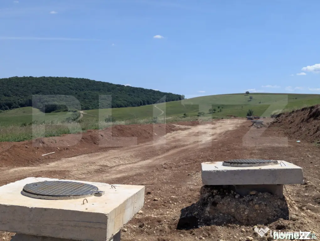 Teren construibil 900 mp în ansamblu privat de case, 12km d