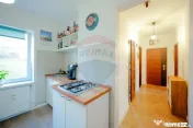 De vânzare apartament cu 2 camere, parter, parcare inclu...