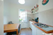 De vânzare apartament cu 2 camere, parter, parcare inclu...