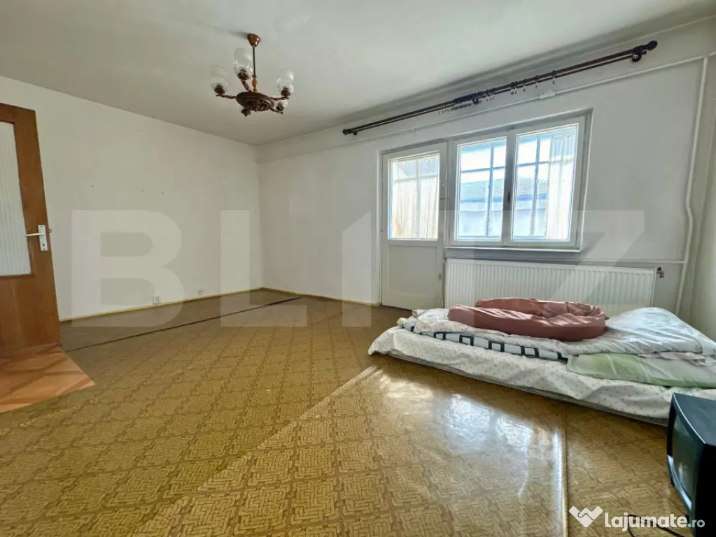 Apartament 2 camere decomandat, zona Rogerius