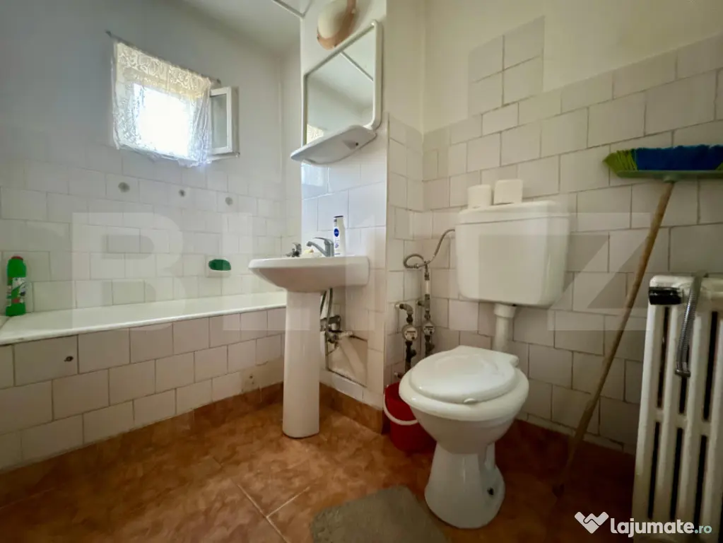 Apartament 2 camere decomandat, zona Rogerius