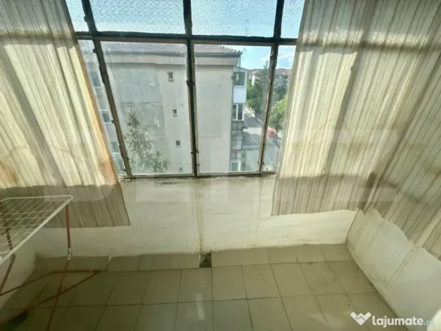 Apartament 2 camere decomandat, zona Rogerius
