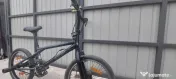 Bicicletă BMX Bulls Mad Boy – Sistem Rotor 360° + 4 Peg-uri 