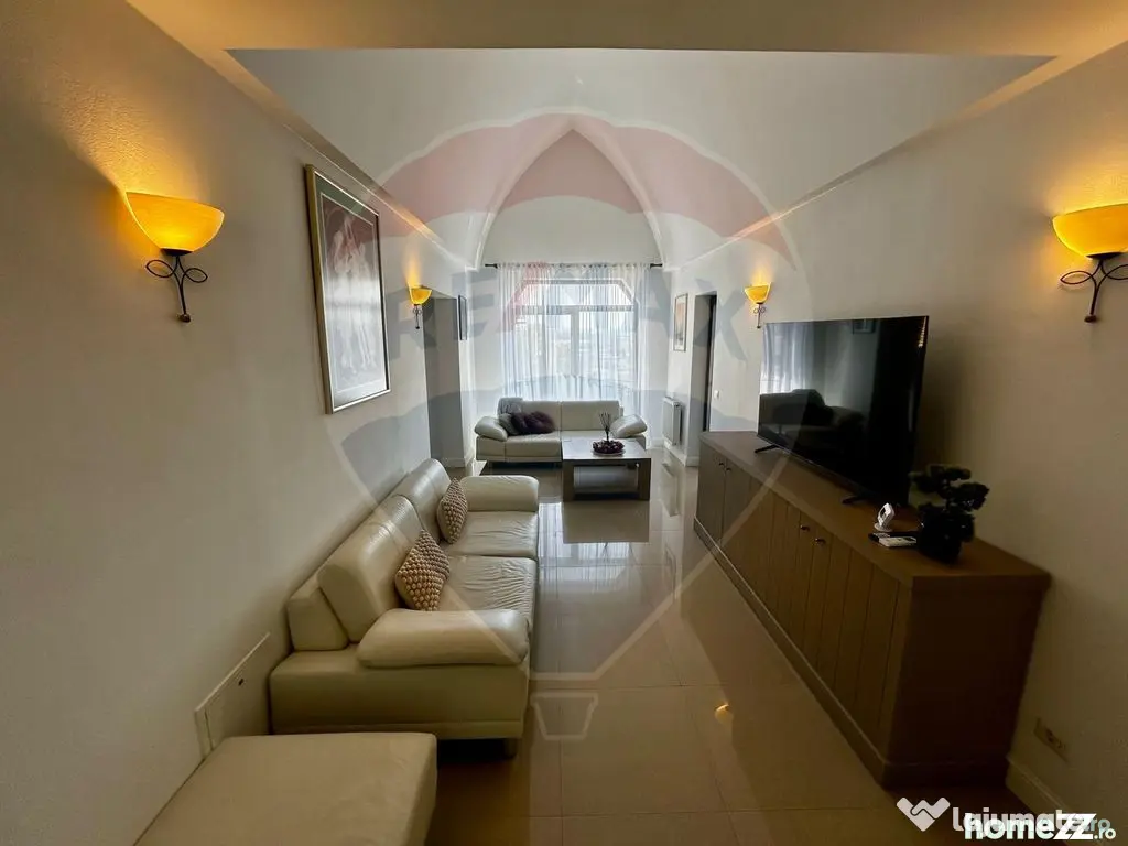 DE INCHIRIAT: Apartament la casa, curte privata si terase...