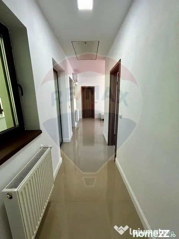 DE INCHIRIAT: Apartament la casa, curte privata si terase...
