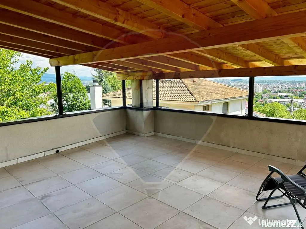 DE INCHIRIAT: Apartament la casa, curte privata si terase...