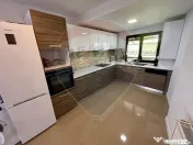 DE INCHIRIAT: Apartament la casa, curte privata si terase... 
