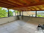 DE INCHIRIAT: Apartament la casa, curte privata si terase... 