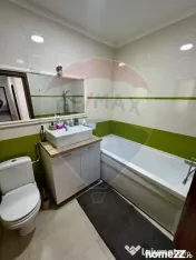 DE INCHIRIAT: Apartament la casa, curte privata si terase... 