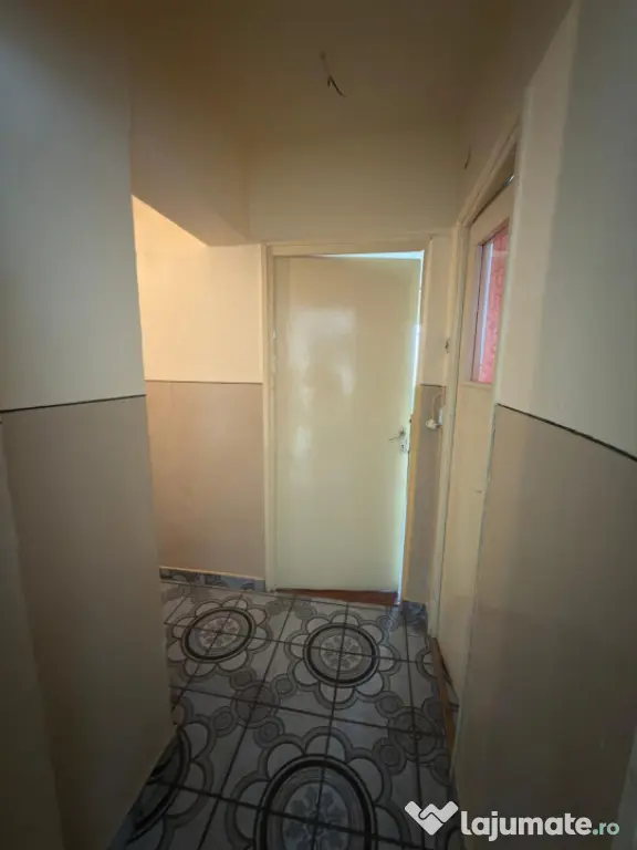 VANZARE APARTAMENT 3 CAMERE ETAJ INTERMEDIAR BD.BUCURESTI