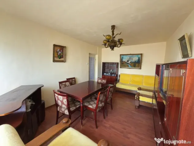VANZARE APARTAMENT 3 CAMERE ETAJ INTERMEDIAR BD.BUCURESTI