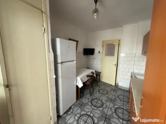 VANZARE APARTAMENT 3 CAMERE ETAJ INTERMEDIAR BD.BUCURESTI