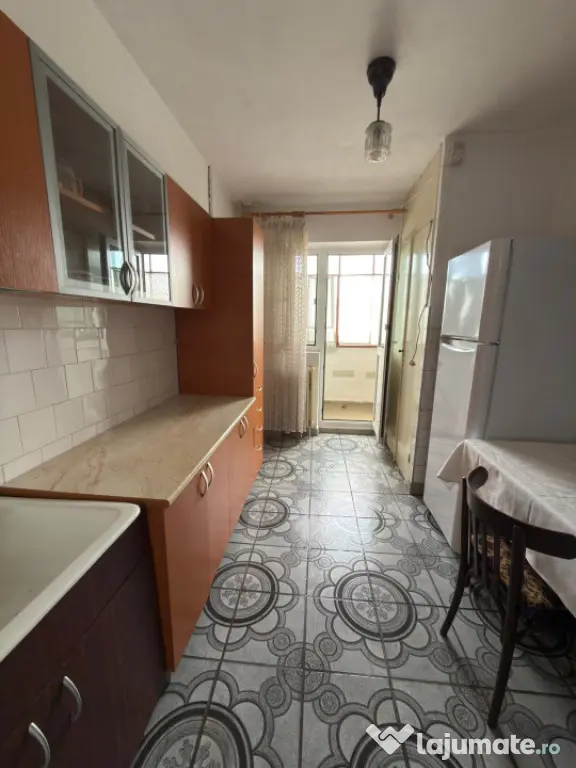VANZARE APARTAMENT 3 CAMERE ETAJ INTERMEDIAR BD.BUCURESTI