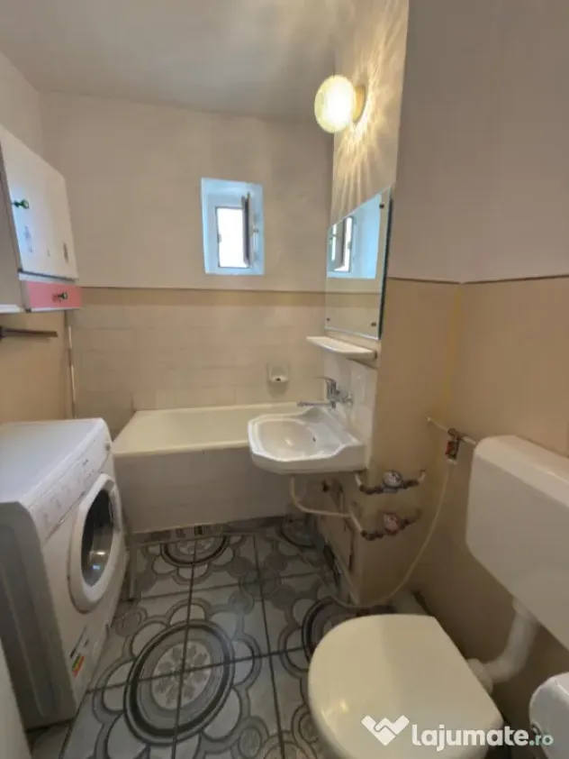 VANZARE APARTAMENT 3 CAMERE ETAJ INTERMEDIAR BD.BUCURESTI