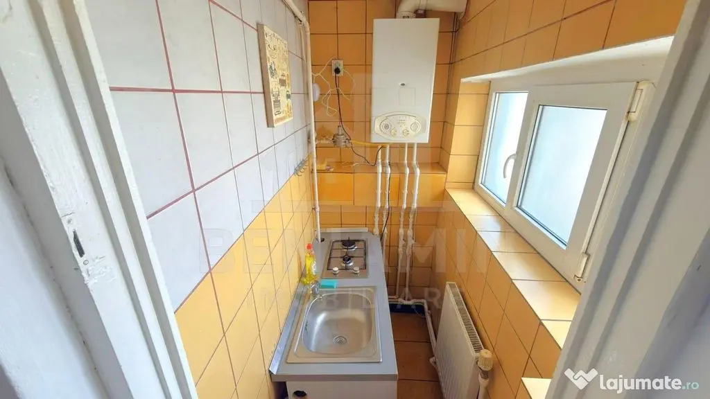 Garsoniera Decomandata pe Dezrobirii -centrala termica -e...