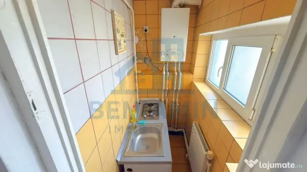 Garsoniera Decomandata pe Dezrobirii -centrala termica -e...