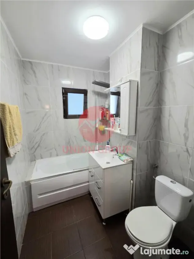 Apartament 3 Camere, Spatios, Parter, Zona Far