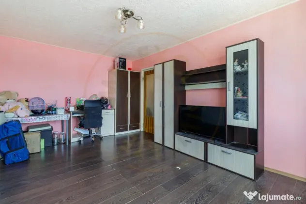 2 camere decomandat, Cimitirul Evreiesc, in plan secundar