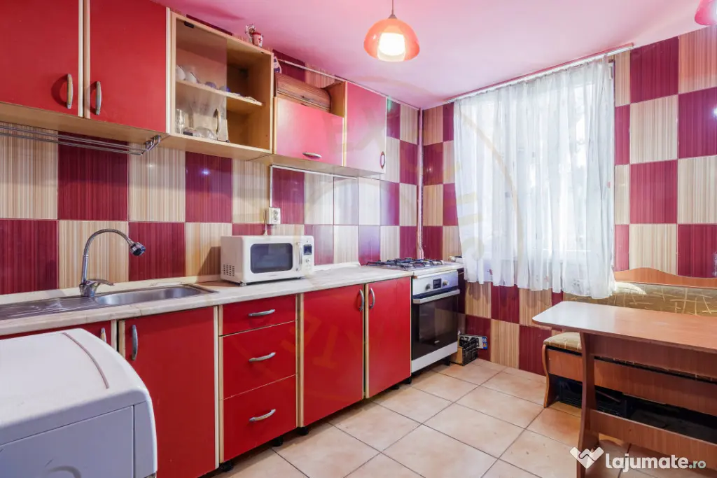 2 camere decomandat, Cimitirul Evreiesc, in plan secundar