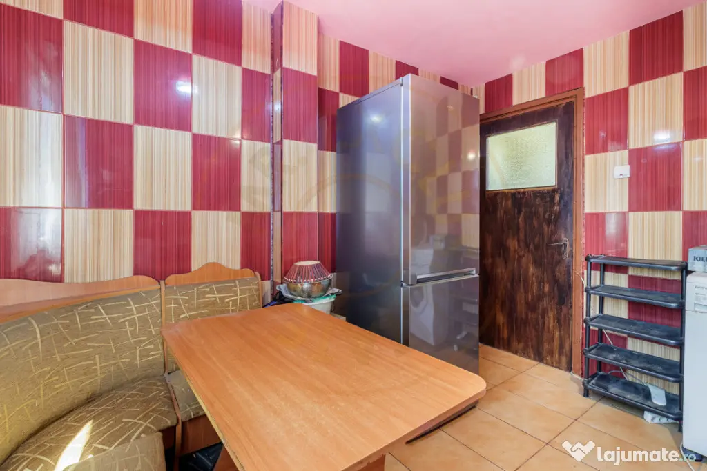 2 camere decomandat, Cimitirul Evreiesc, in plan secundar