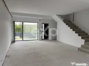 Casă de vânzare într-un triplex I Smeura, strada Olteni I 