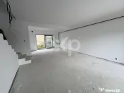 Casă de vânzare într-un triplex I Smeura, strada Olteni I 